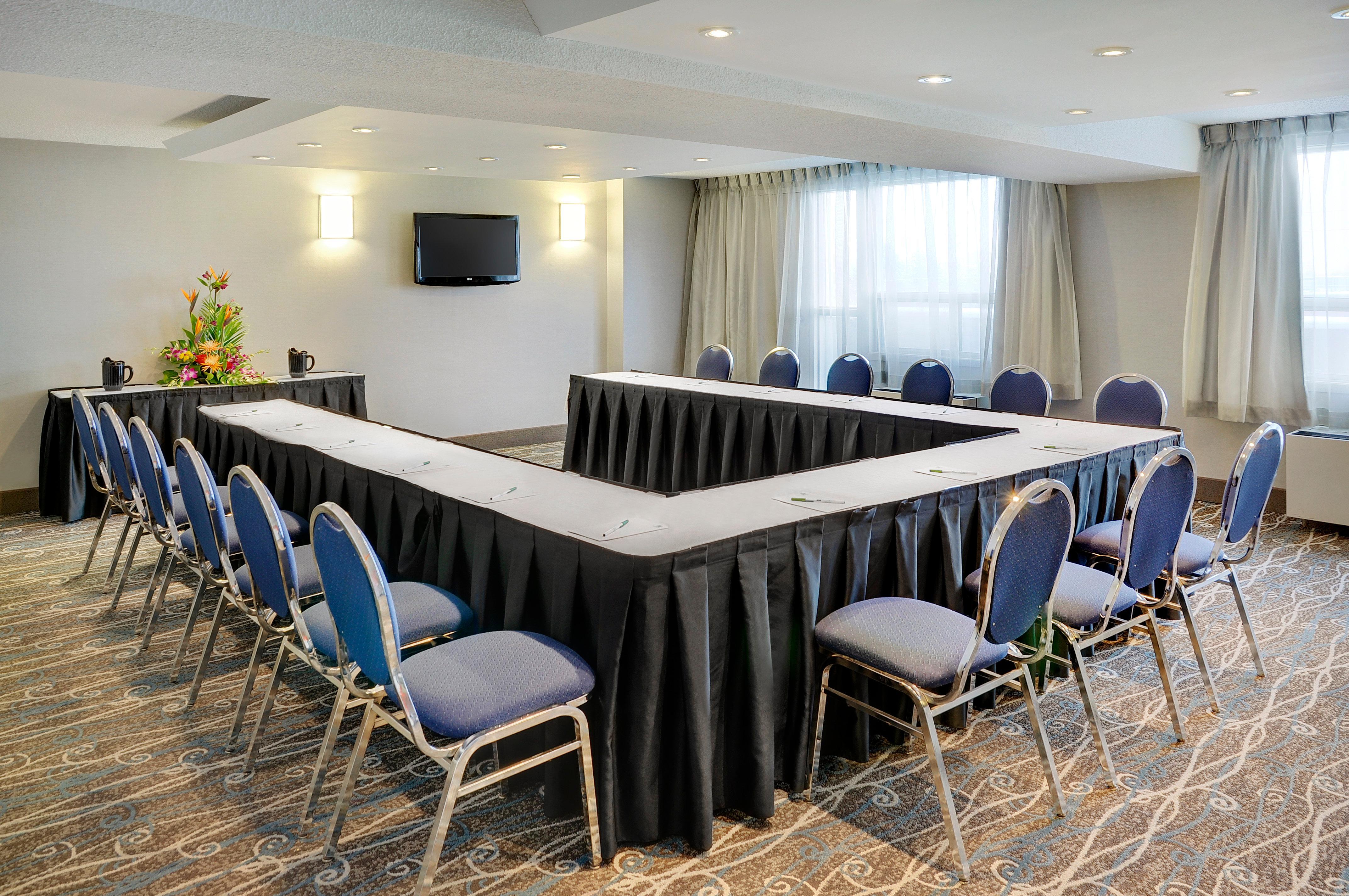 Holiday Inn Hotel & Suites London By Ihg Eksteriør billede