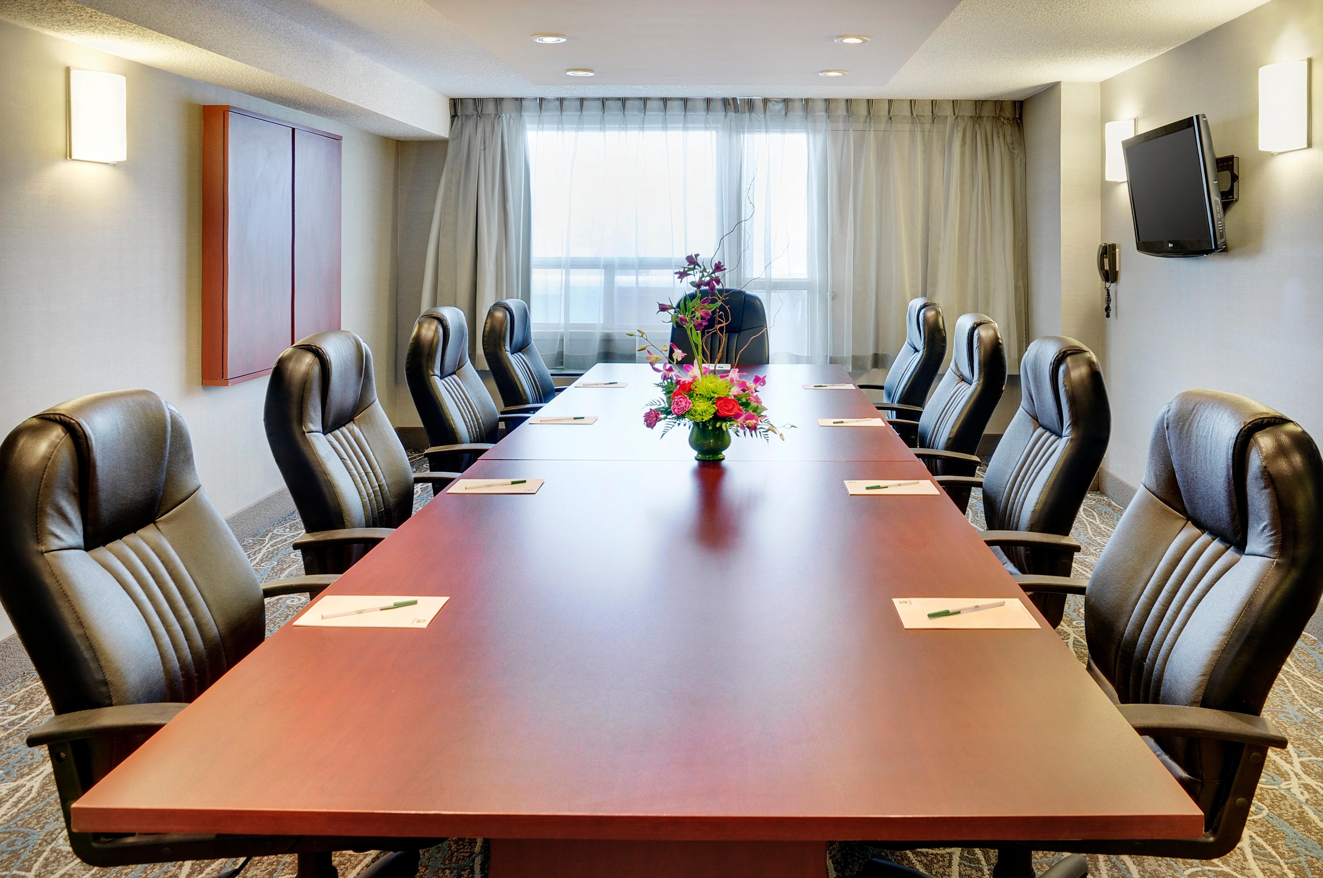 Holiday Inn Hotel & Suites London By Ihg Eksteriør billede