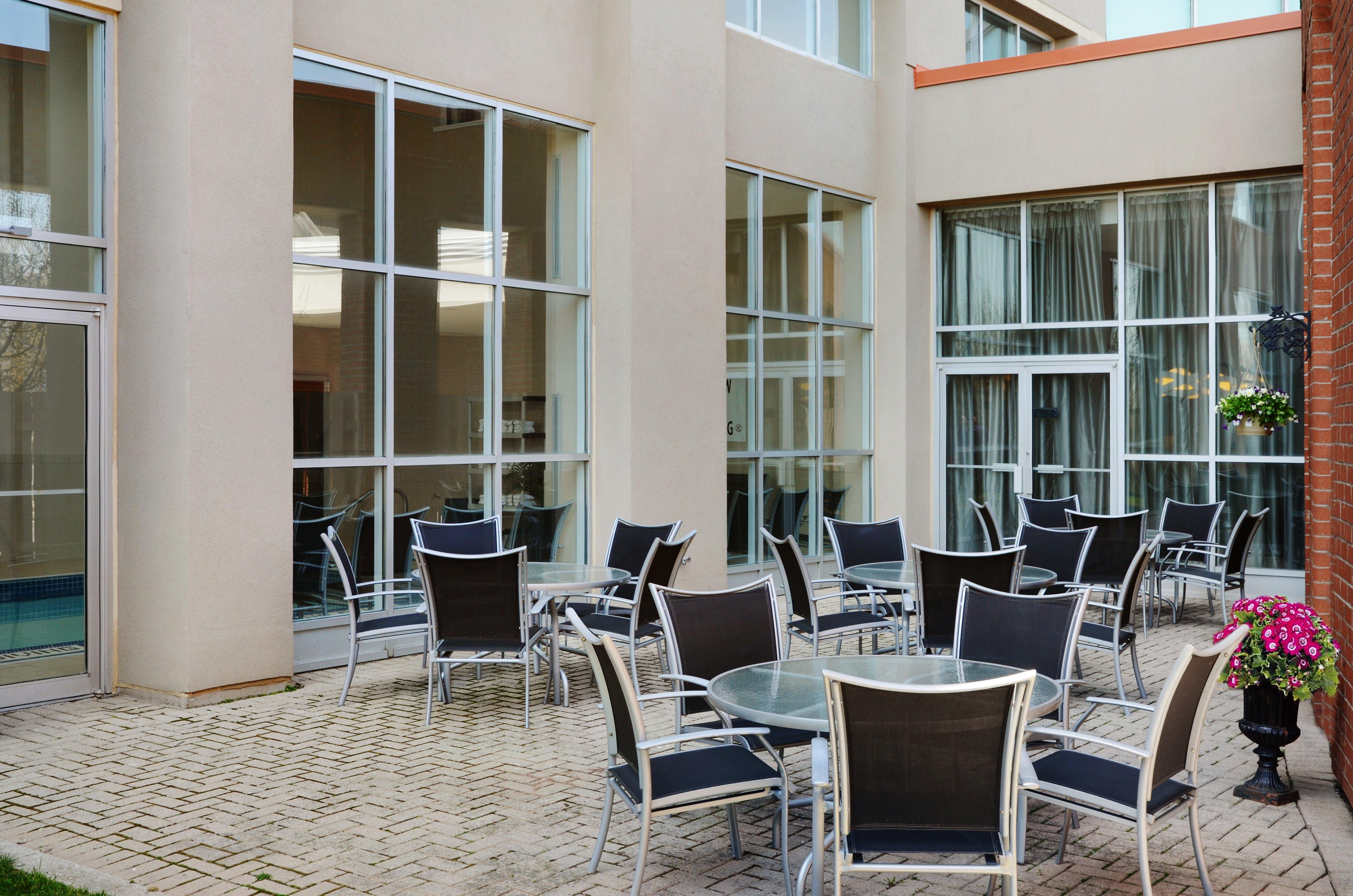 Holiday Inn Hotel & Suites London By Ihg Eksteriør billede