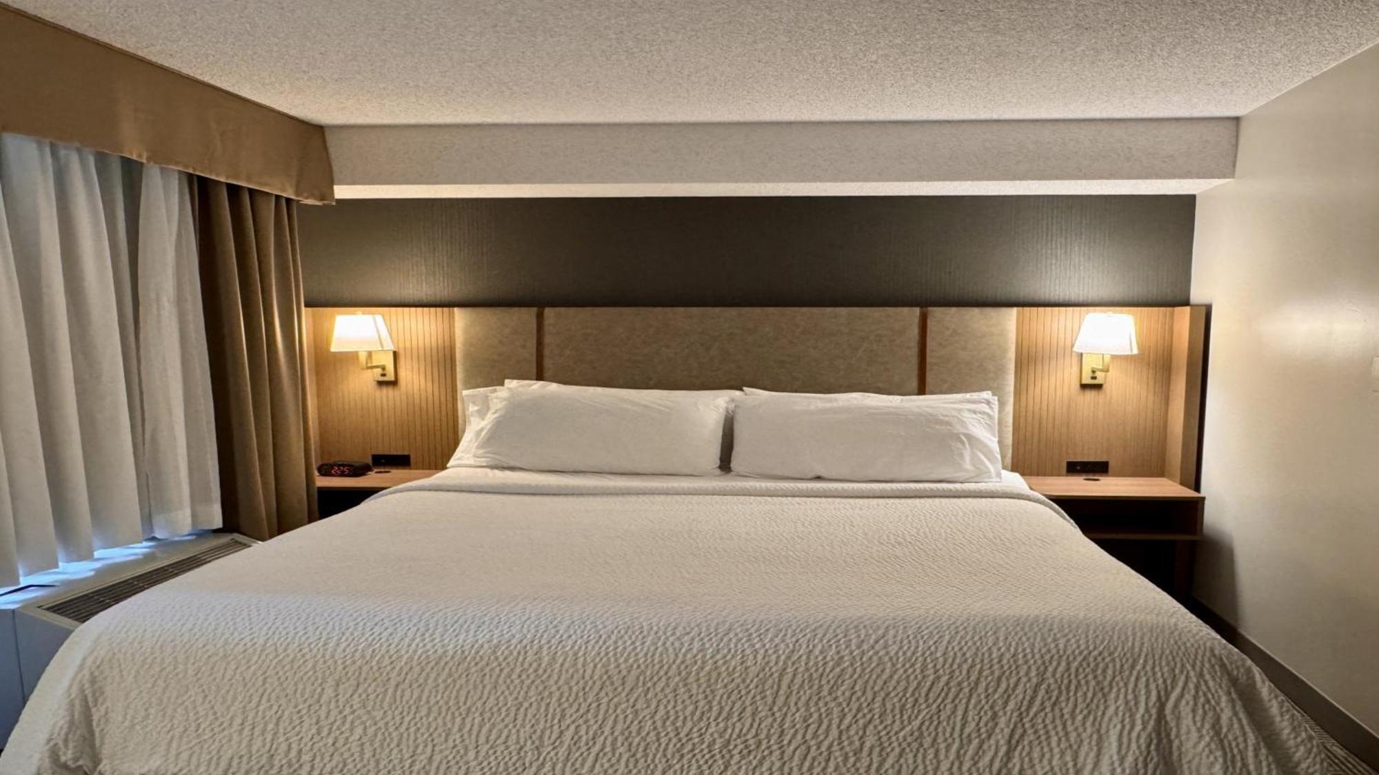 Holiday Inn Hotel & Suites London By Ihg Eksteriør billede