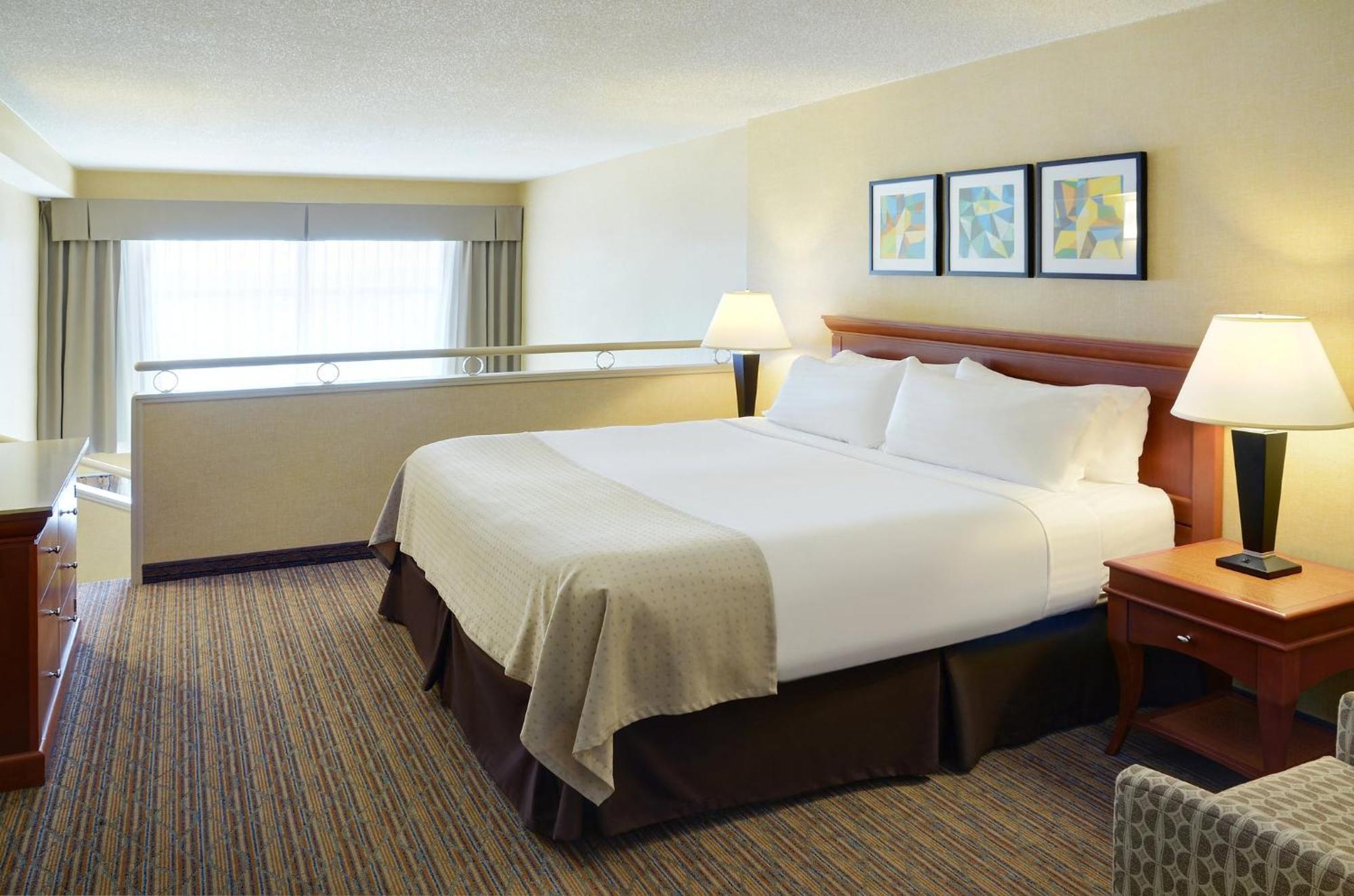 Holiday Inn Hotel & Suites London By Ihg Eksteriør billede