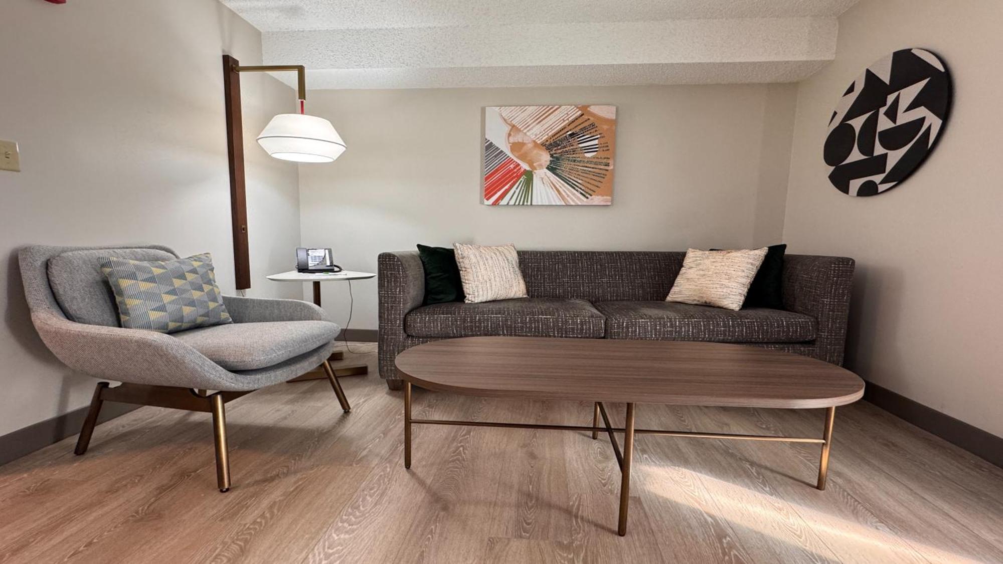 Holiday Inn Hotel & Suites London By Ihg Eksteriør billede