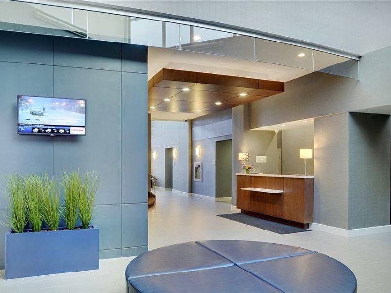 Holiday Inn Hotel & Suites London By Ihg Eksteriør billede