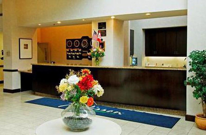 Holiday Inn Hotel & Suites London By Ihg Eksteriør billede