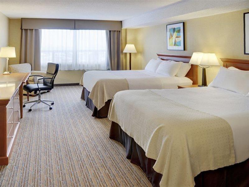 Holiday Inn Hotel & Suites London By Ihg Eksteriør billede