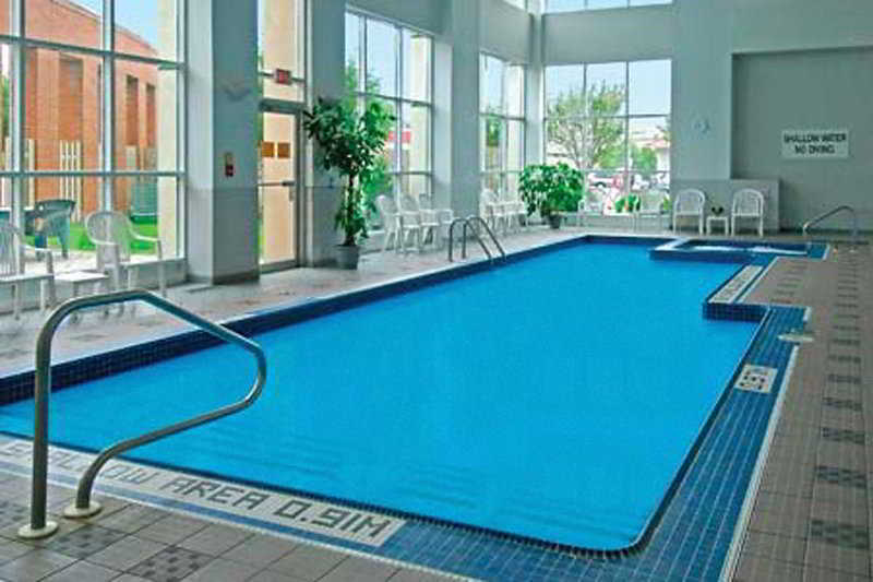 Holiday Inn Hotel & Suites London By Ihg Eksteriør billede